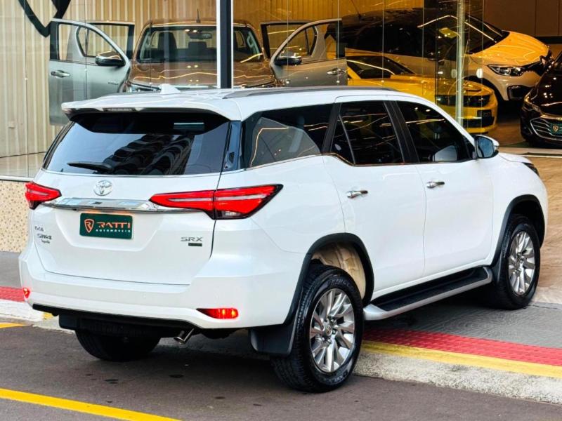 Toyota Hilux SW4 SRX 4x4 2.8 TDI 16V Dies. Aut. - foto 2