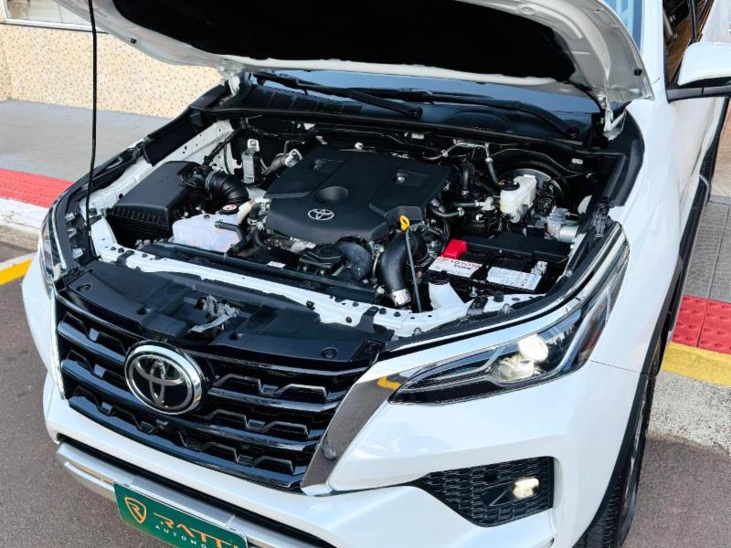 Toyota Hilux SW4 SRX 4x4 2.8 TDI 16V Dies. Aut. - foto 5