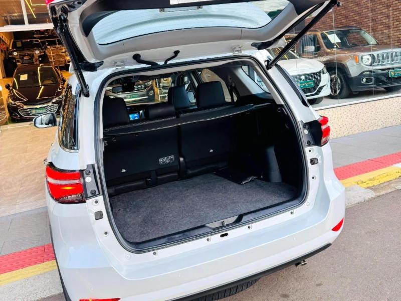 Toyota Hilux SW4 SRX 4x4 2.8 TDI 16V Dies. Aut. - foto 6