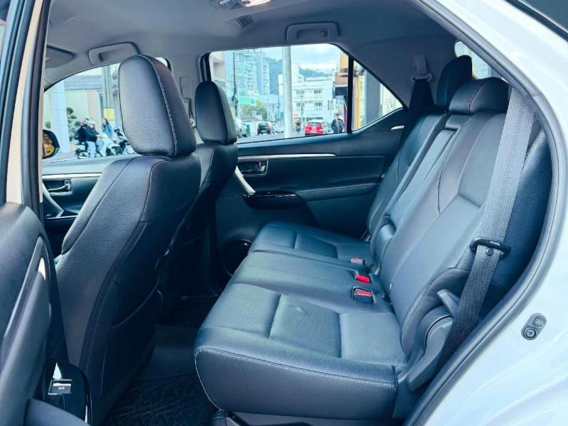 Toyota Hilux SW4 SRX 4x4 2.8 TDI 16V Dies. Aut. - foto 8