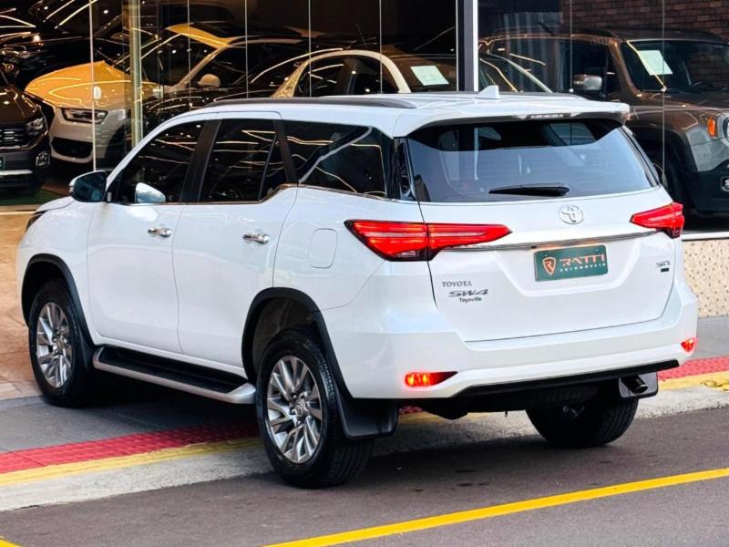 Toyota Hilux SW4 SRX 4x4 2.8 TDI 16V Dies. Aut. - foto 15