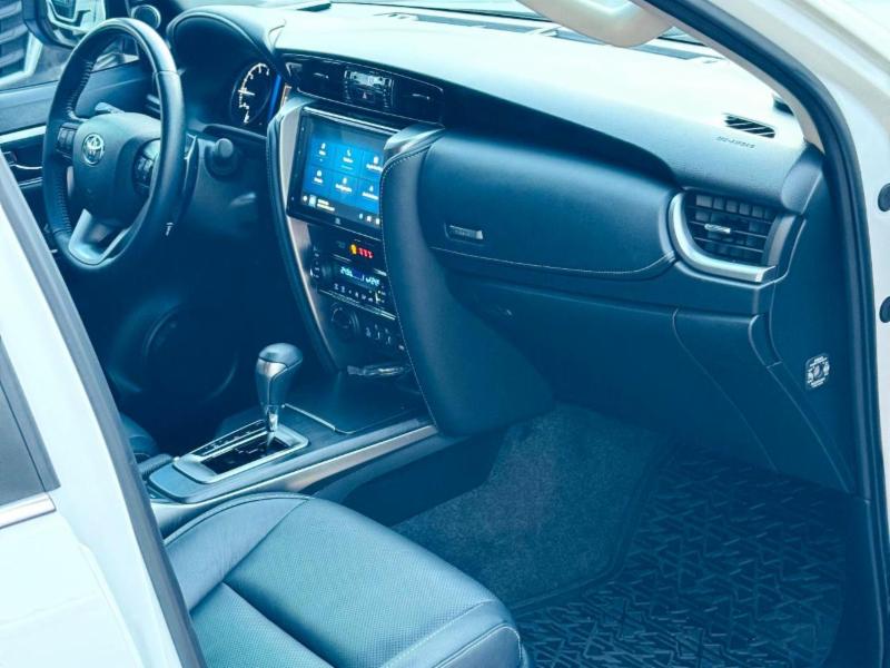 Toyota Hilux SW4 SRX 4x4 2.8 TDI 16V Dies. Aut. - foto 16