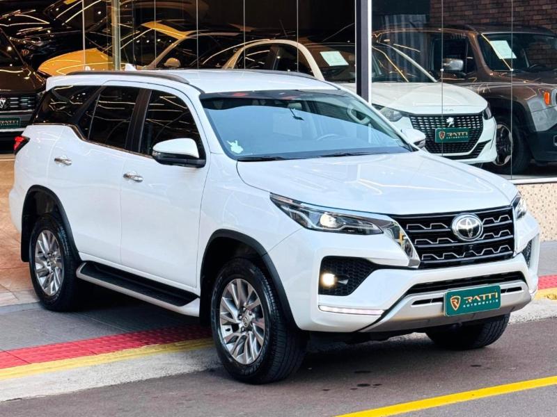 Toyota Hilux SW4 SRX 4x4 2.8 TDI 16V Dies. Aut. - foto 1