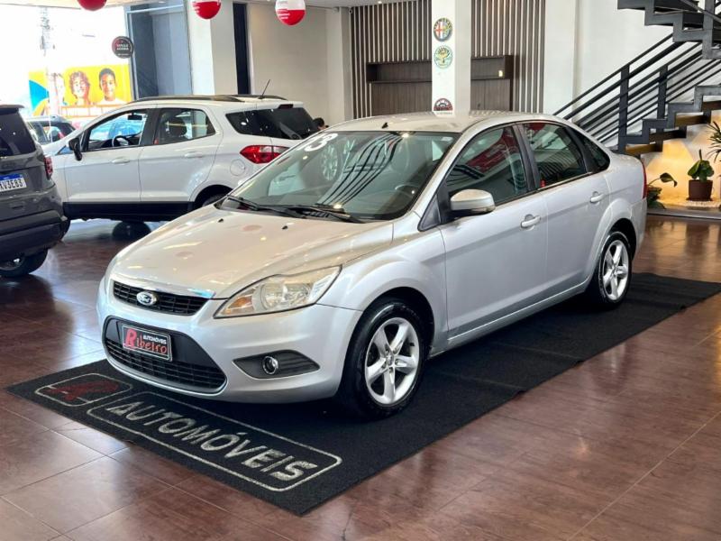 Ford Focus Sedan 2.0 16V/2.0 16V Flex 4p