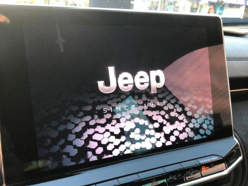 Jeep Commander Limited TD380 2.0 4x4 Die.Aut. - foto 17