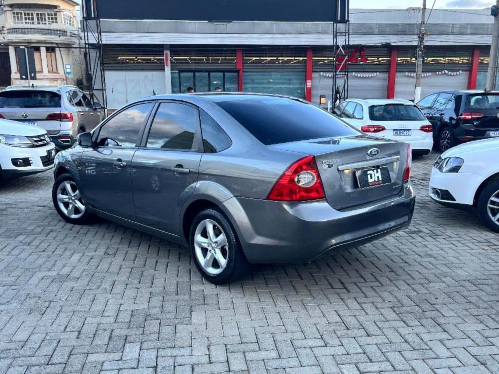 Focus sedan - foto 5