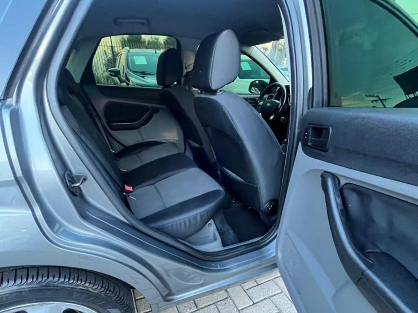 Focus sedan - foto 7