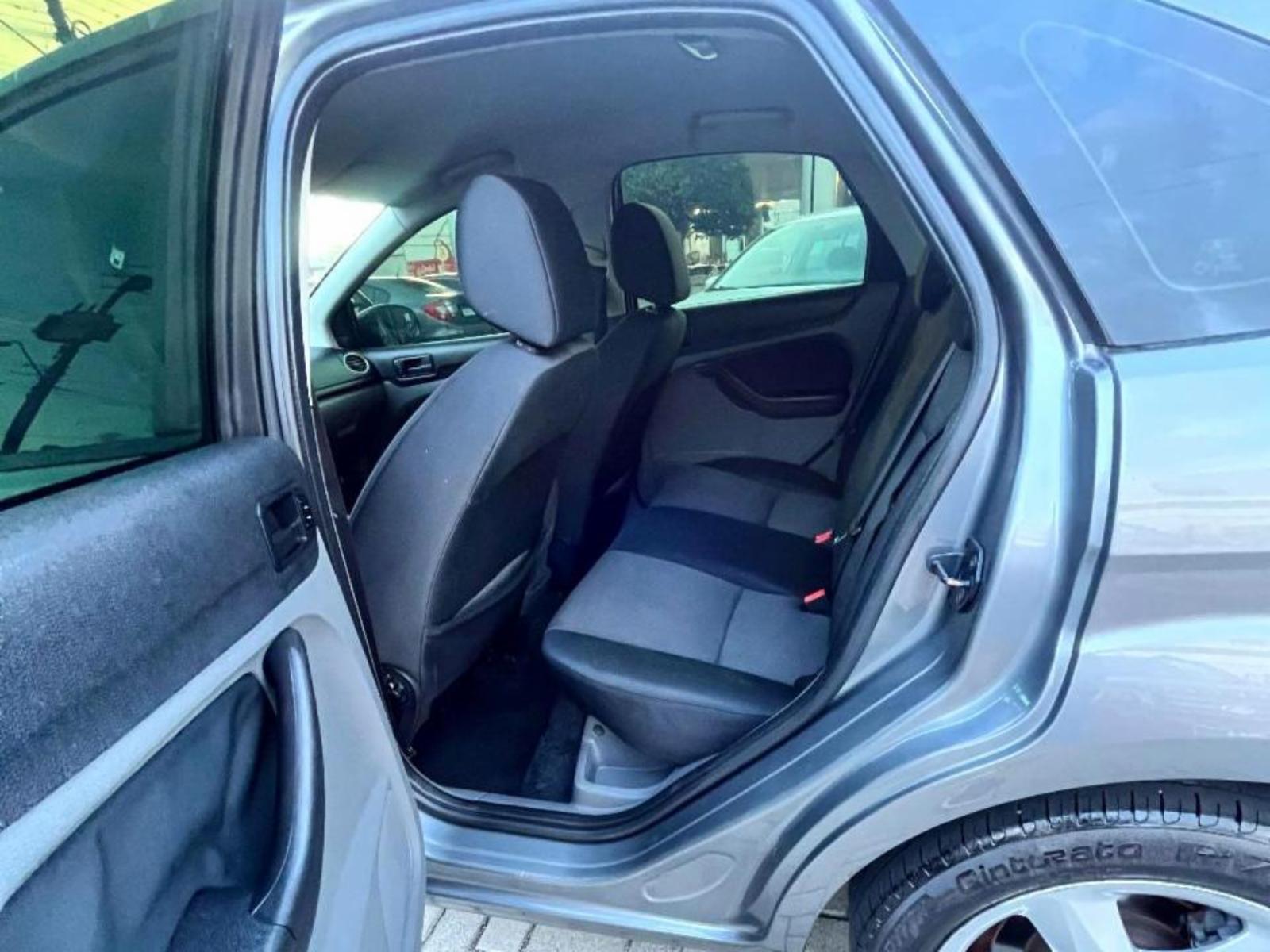 Focus sedan - foto 14