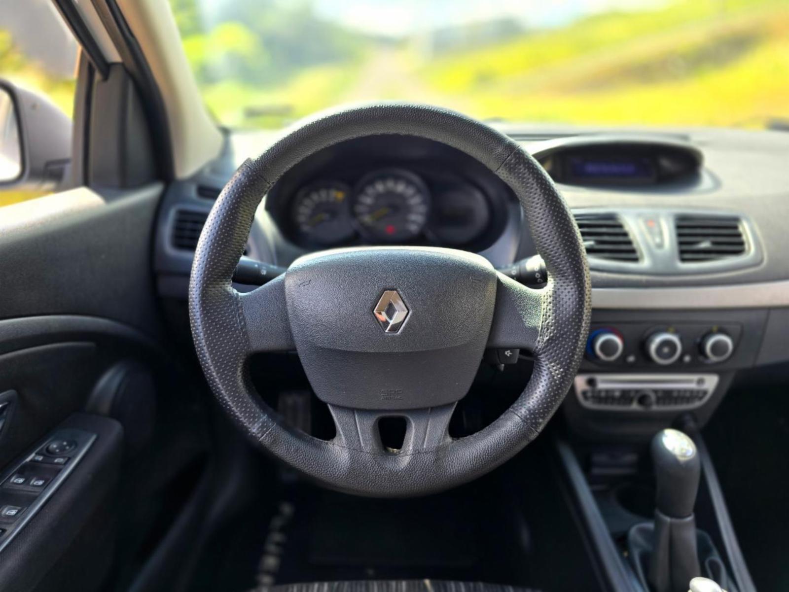 Fluence sedan - foto 8