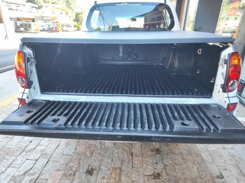 Mitsubishi L200 Triton HPE 3.5 CD V6 24V Flex Aut. - foto 15