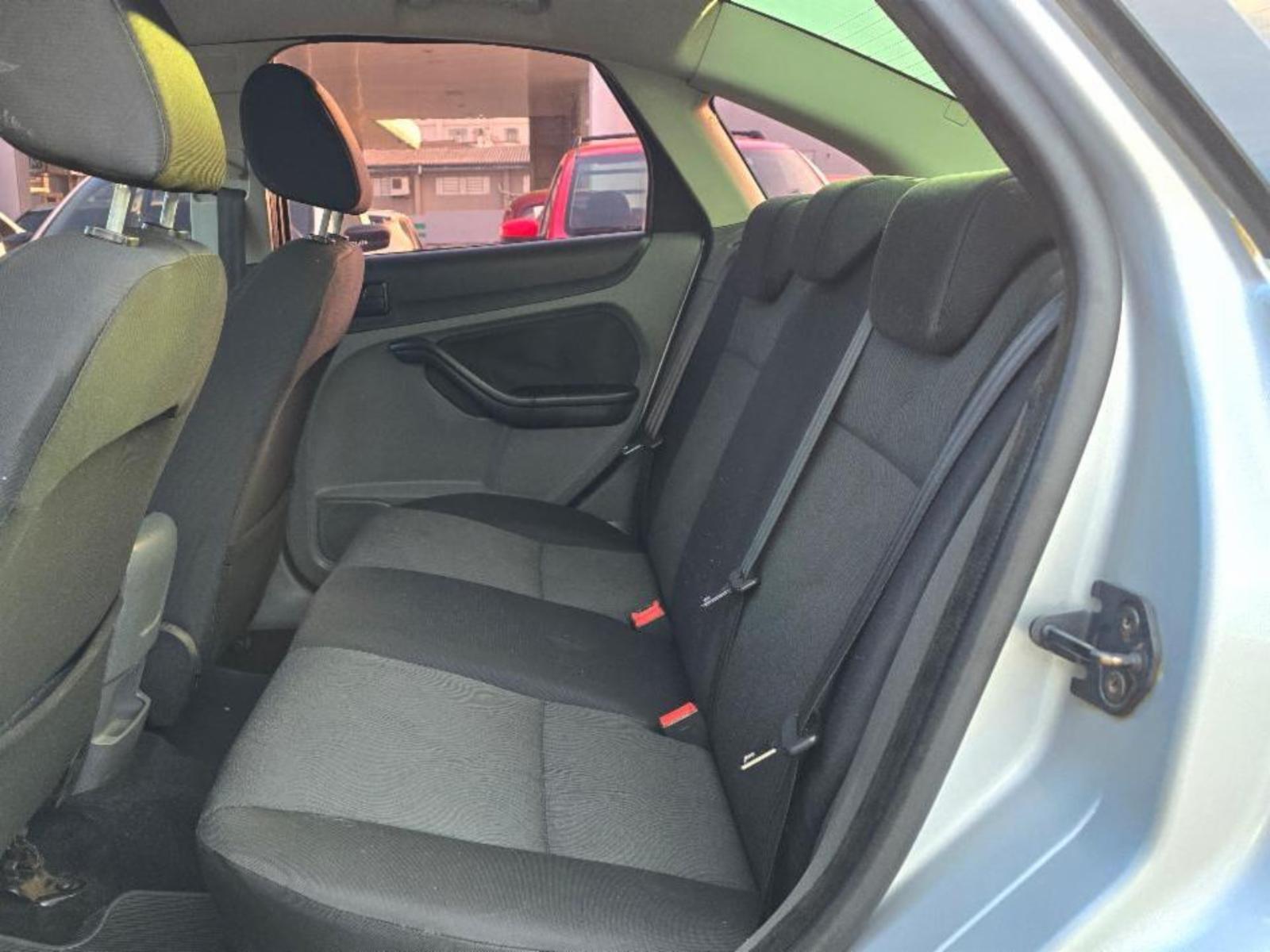 Focus sedan - foto 9