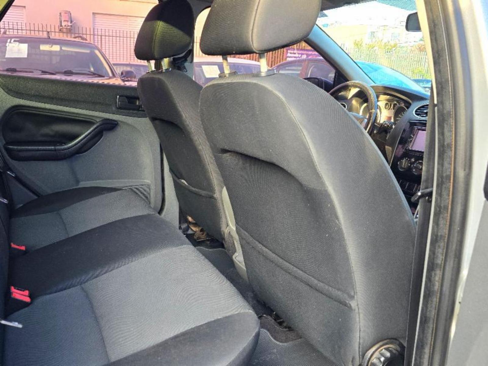 Focus sedan - foto 10