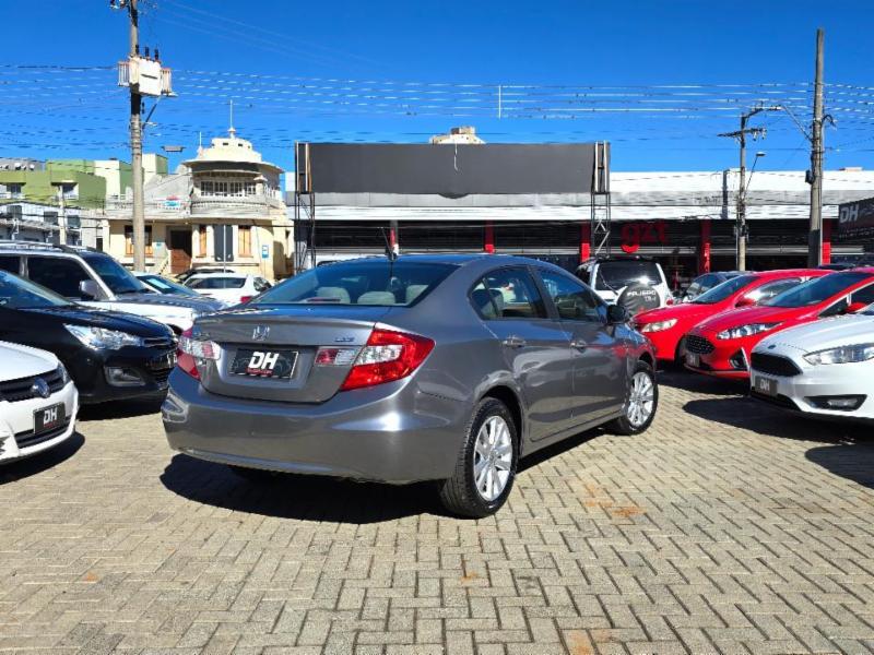 Honda Civic Sedan LXS 1.8/1.8 Flex 16V Aut. 4p - foto 4