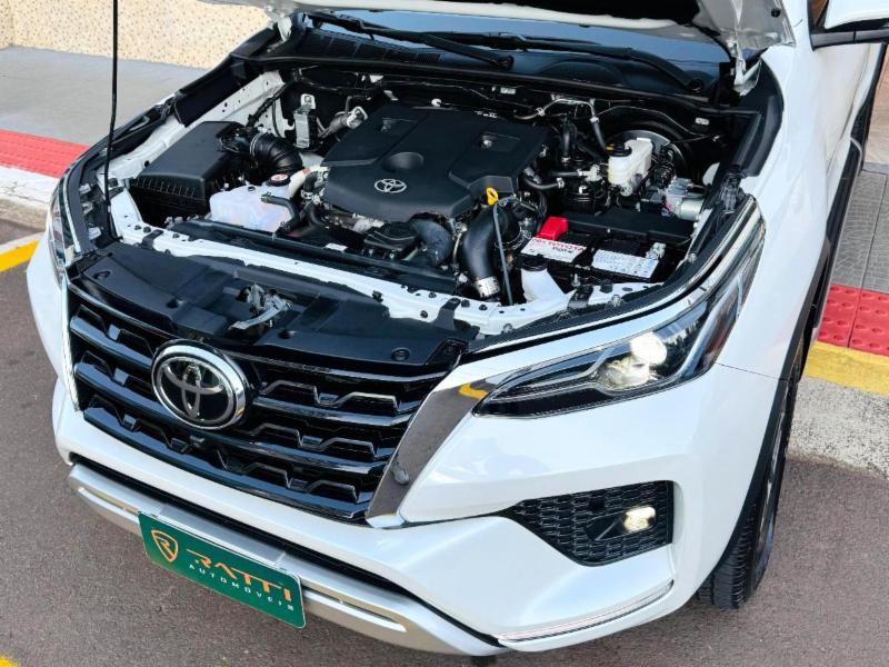 Toyota Hilux SW4 SRX 4x4 2.8 TDI 16V Dies. Aut. - foto 5
